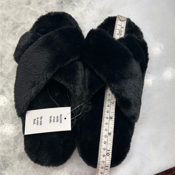 Slippers, Black, Fuzzy, Cross Strap, Size Large - Picture 7 of 7